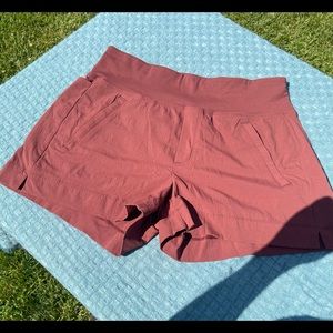 Athleta Trekkie North Short size 4